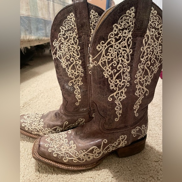 Corral - A2663 - cream/brown square toe boots - size 6M - Picture 2 of 2